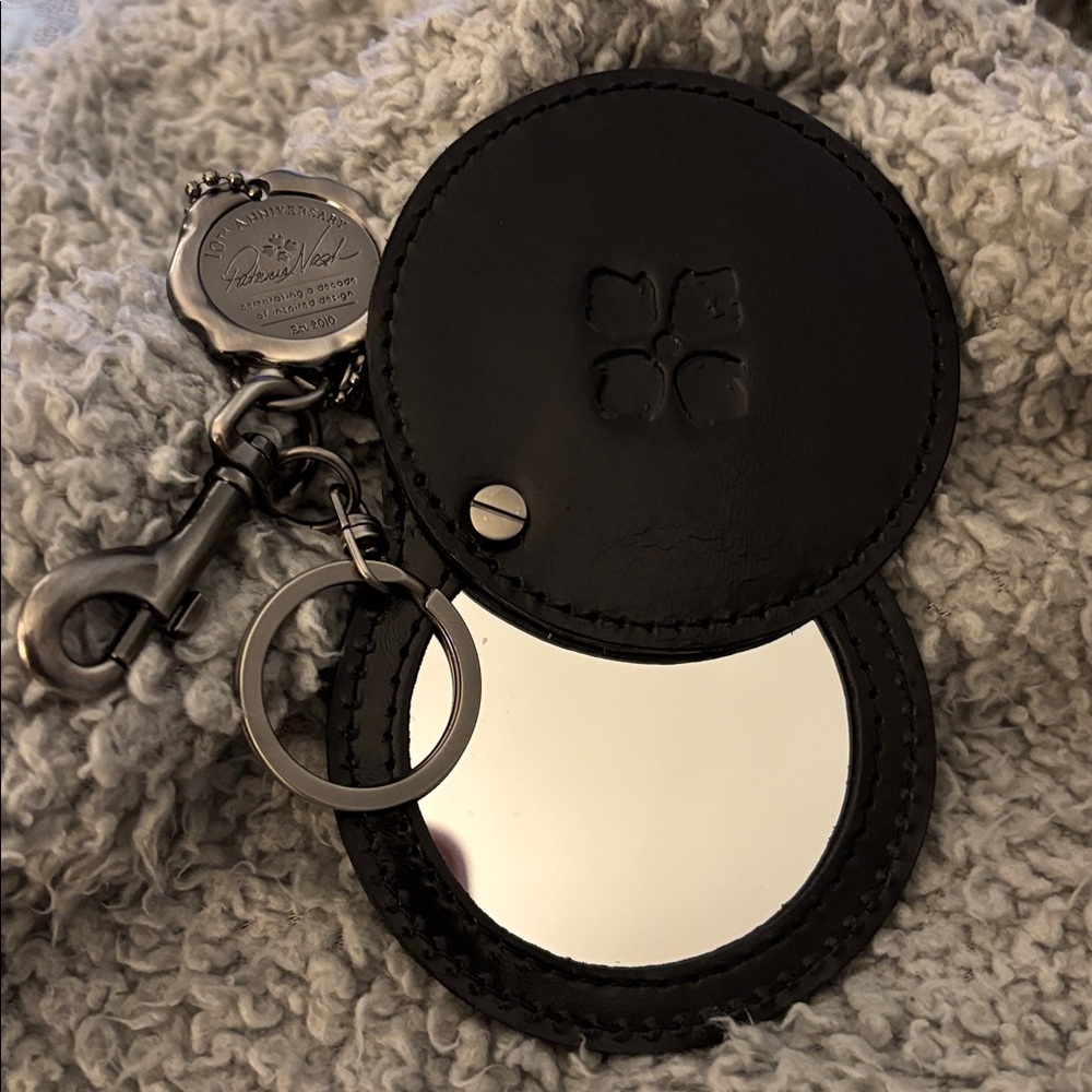 PATRICIA NASH BLACK LEATHER MIRROR KEY FOB - Picture 8 of 8